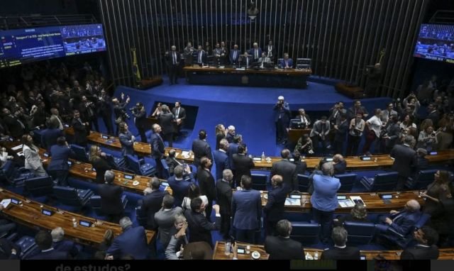 Senado aprova projeto que criminaliza fotos e vídeos de vítimas de acidentes