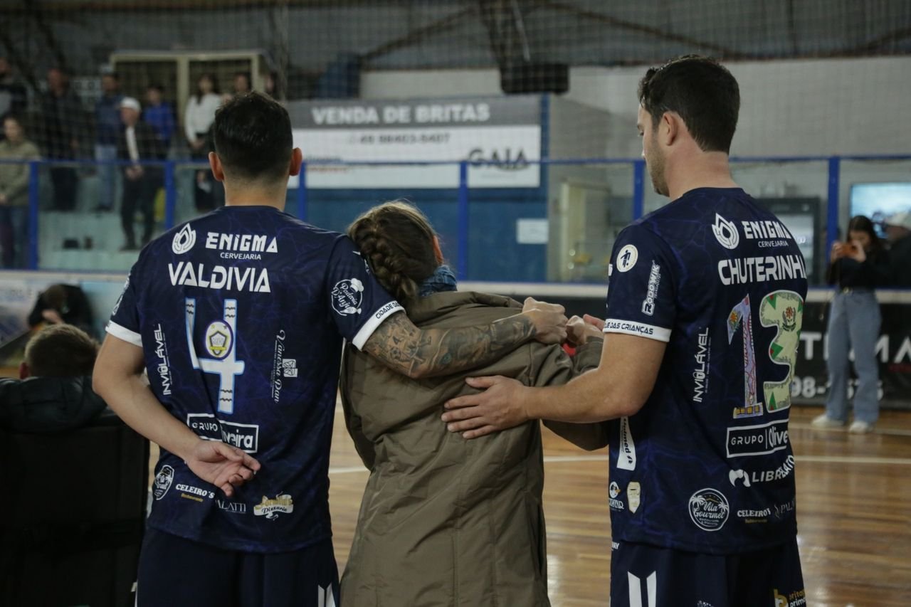 Alunos da Apae Maravilha têm participação no design da nova camisa do Maravilha Futsal