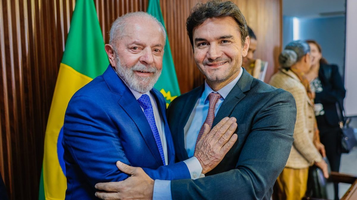 ‘Vamos colocar o nome de Lula em todo material de campanha’ diz Celso Sabino em convenção do PDT