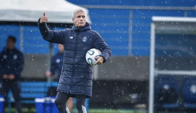 Luís Castro desfalca o Grêmio contra o Bolívar em La Paz por recomendação médica