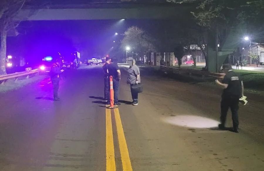 Jardín América: un hombre quedó gravemente herido al ser embestido por una motocicleta cuando cruzaba la Ruta 12
