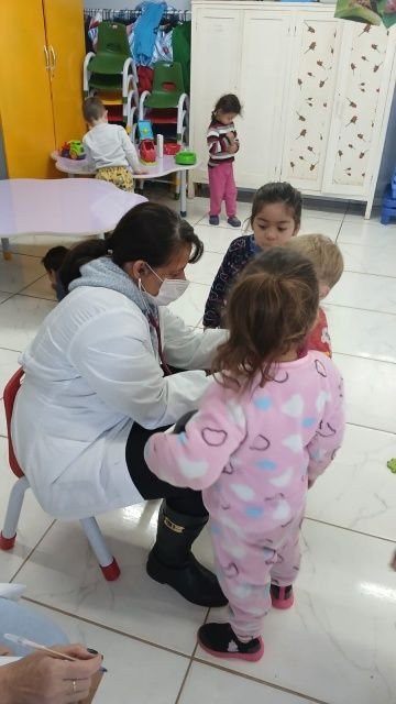 Secretaria de Saúde de Guaraciaba realiza avaliações em crianças das creches municipais