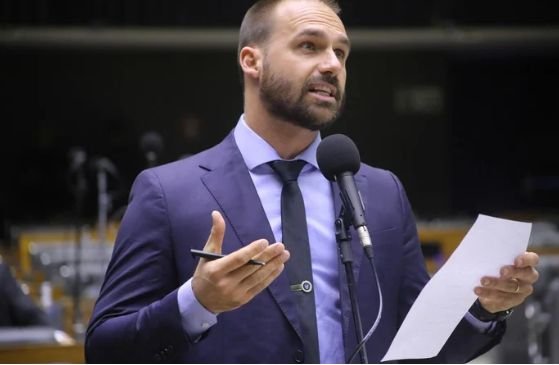 PF conclui processo e decide pela demissão de Eduardo Bolsonaro por abandono de cargo