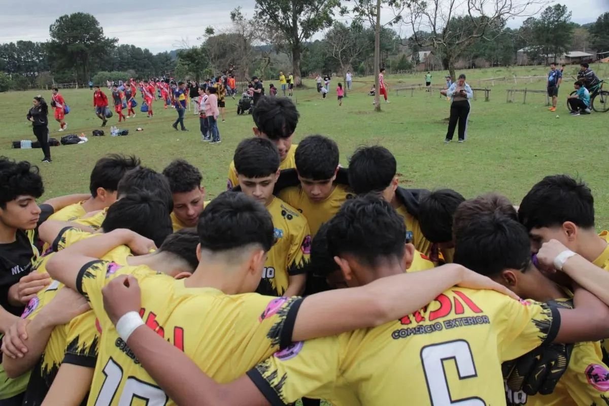Avanza la Copa Centenario de fútbol en Virasoro en medio de reclamos por la falta de alojamientos