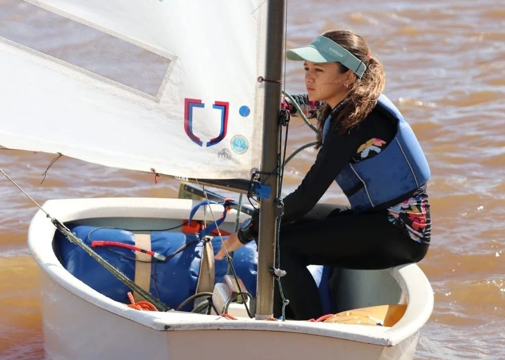 Vio los veleros desde un kayak a los ocho años, se animó a navegar y hoy representará a Misiones en Italia entre los mejores del mundo
