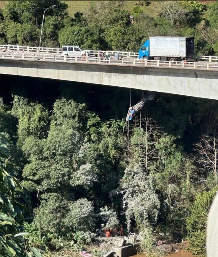 Trabalhador sofre queda de cerca de 15 metros durante obras em ponte da BR-282, no Oeste de SC