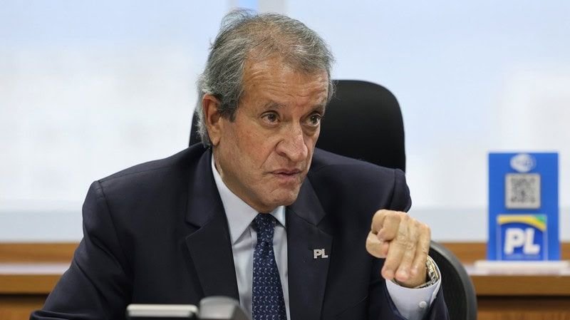 Exclusivo: Valdemar coloca Júlia Zanatta no topo da corrida para ser vice de Flávio Bolsonaro