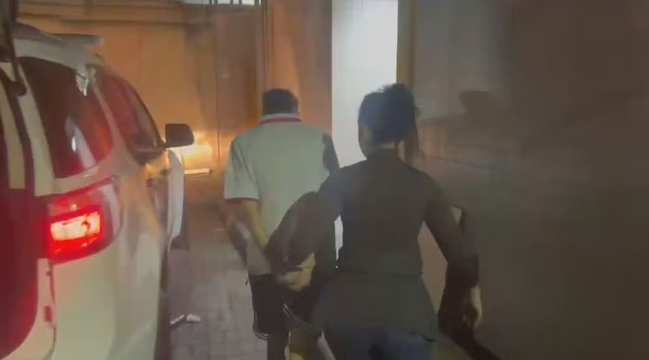 Casal é preso após recém-nascido ser encontrado enterrado no quintal de casa