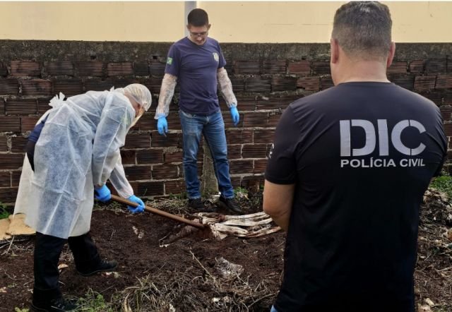 Idoso encontrado morto em Pinhalzinho foi enterrado em terreno da própria casa alugada aos suspeitos