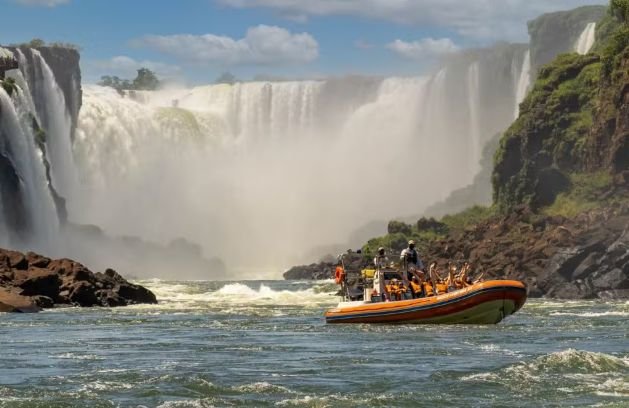 Turista holandês morre após embarcação virar durante passeio do Macuco Safari nas Cataratas do Iguaçu