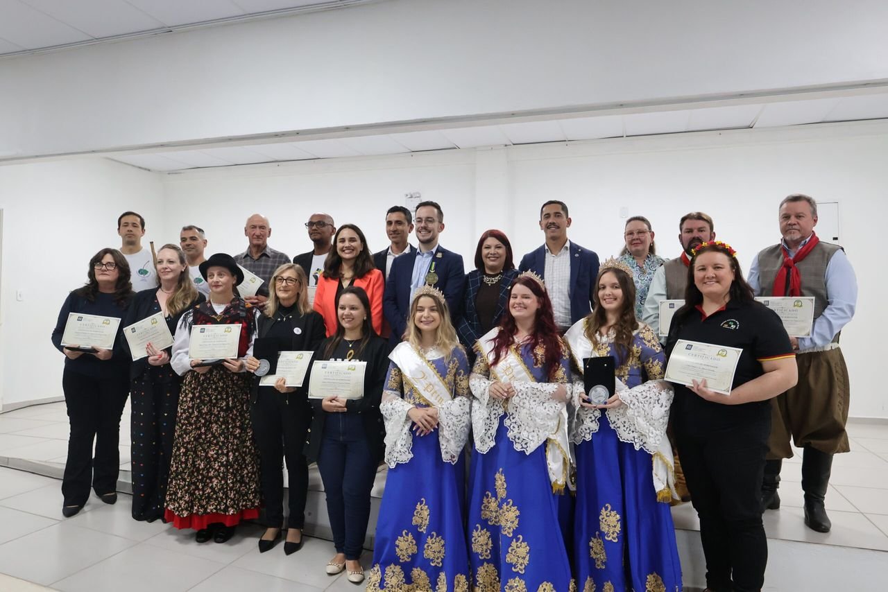 Entidades e personalidades maravilhenses são homenageados em Solenidade da Medalha do Contestado