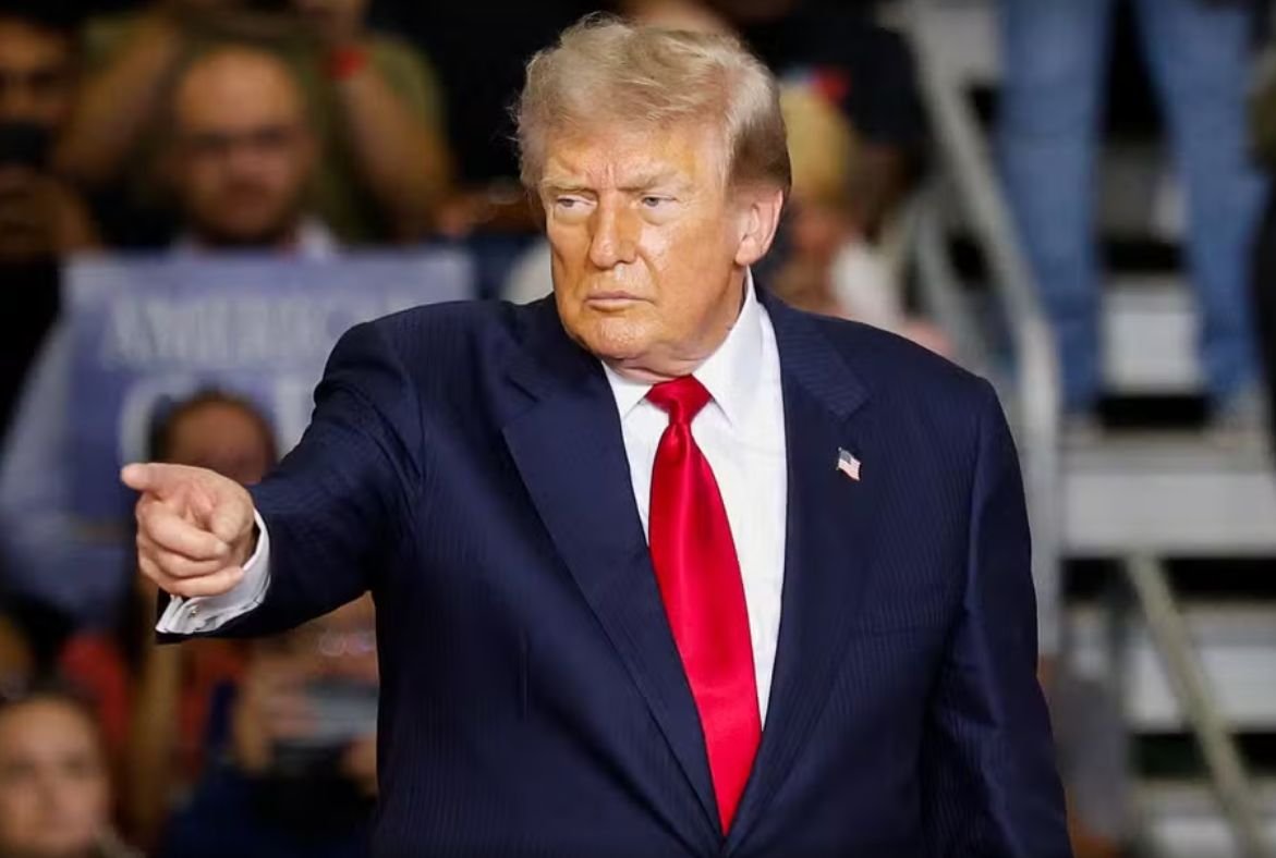 Governo Trump prorroga sanções contra o Brasil por mais um ano e reforça críticas ao STF