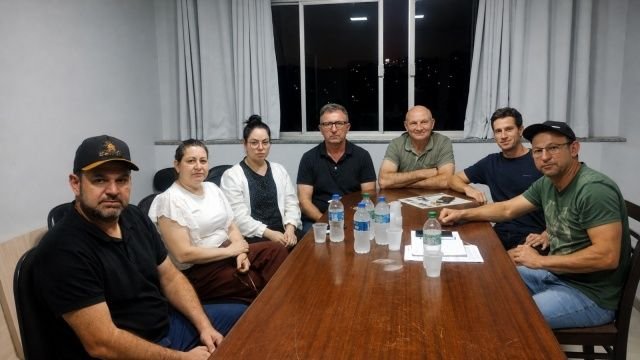 Administração de Guaraciaba recebe representantes da AGUASMO, para tratar de pendências do loteamento