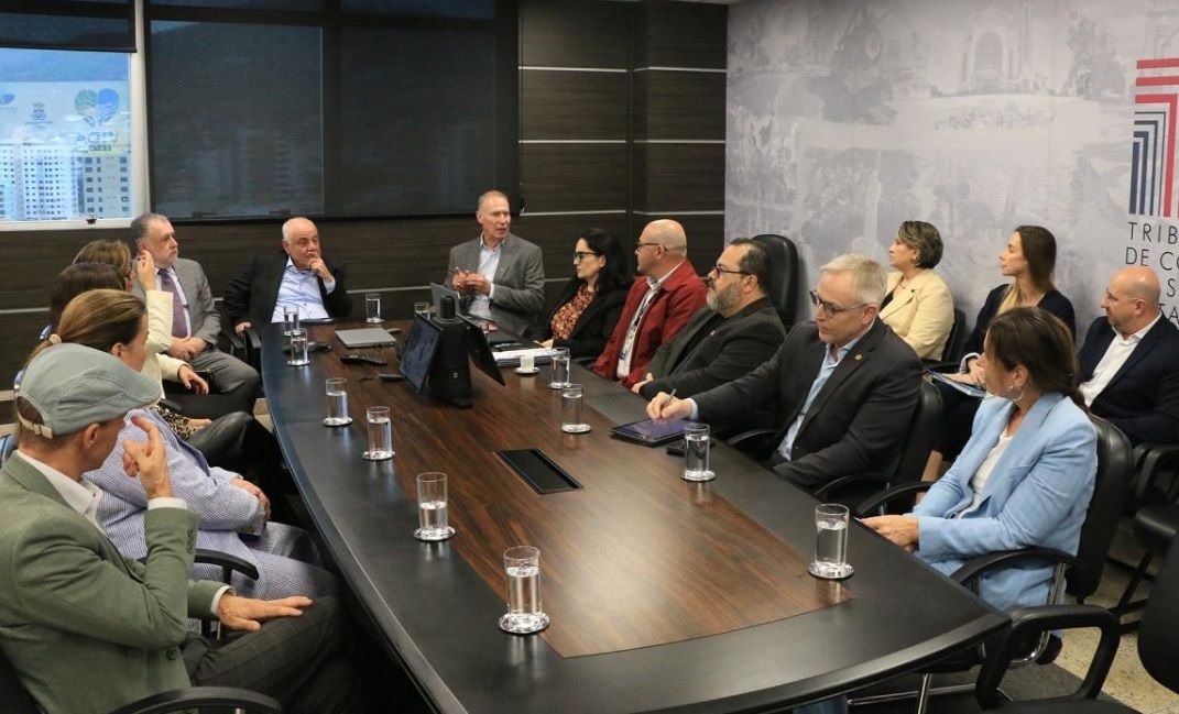 TCE articula expansão de programa de saúde emocional nas escolas de Santa Catarina