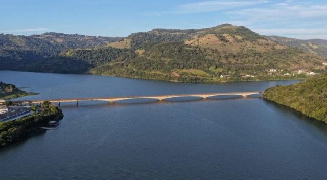 Ponte do Goio-Ên em Chapecó recebe iluminação LED com investimento de R$ 400 mil