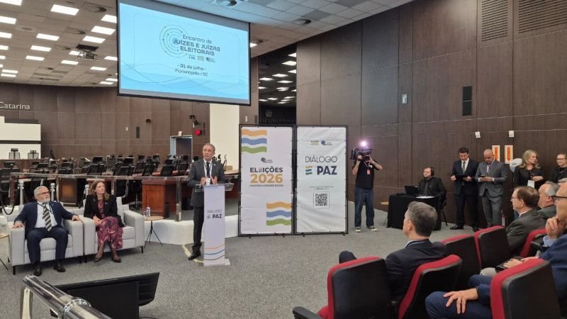 TRE-SC reúne magistrados eleitorais para alinhar preparativos das Eleições 2026