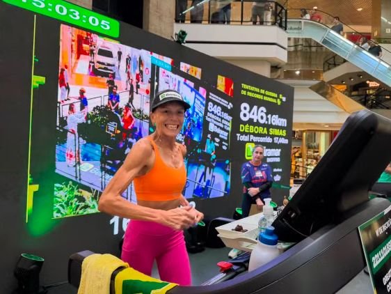 Débora Simas tenta quebrar recorde mundial de corrida em esteira em Florianópolis