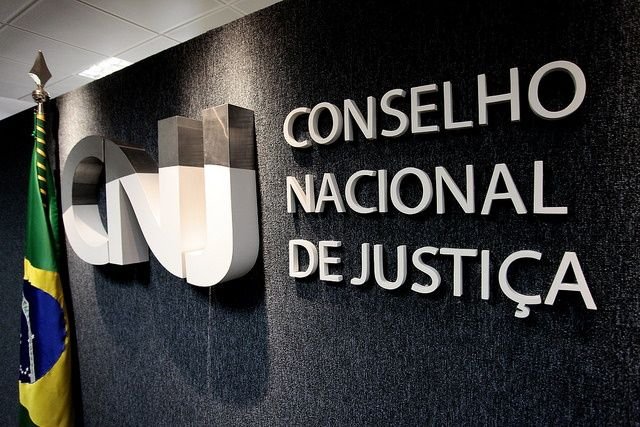 CNJ aprova fim da aposentadoria compulsória como punição máxima para juízes