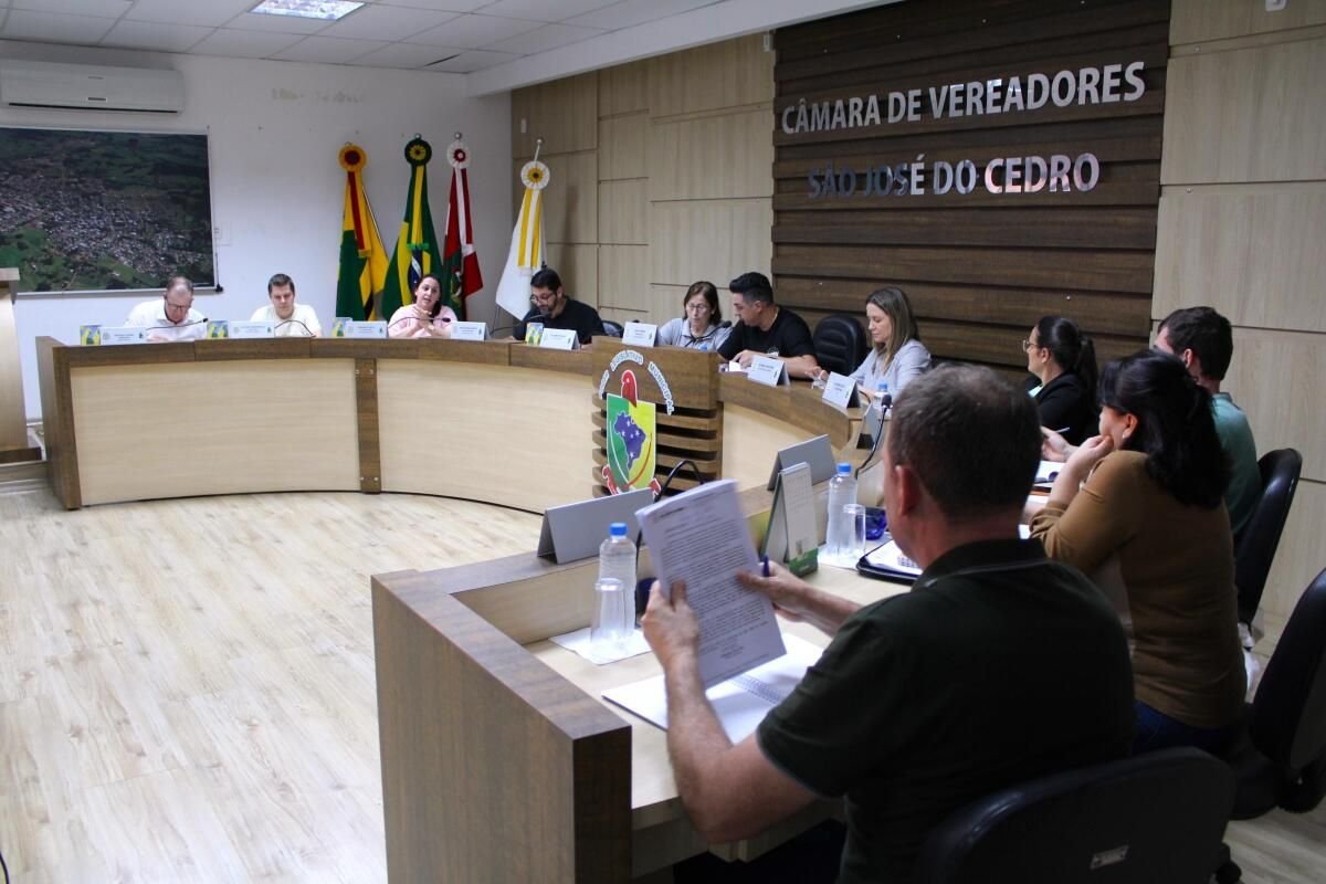 Câmara de São José do Cedro aprova Programa Raízes do Cedro e discute licença-prêmio