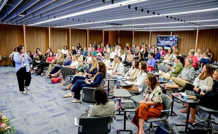 Evento 'Elas Lideram' discute liderança feminina na indústria catarinense