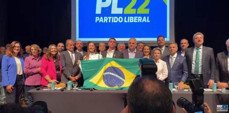 Flávio Bolsonaro escolhe Alfredo Gaspar como vice na chapa do PL para a Presidência
