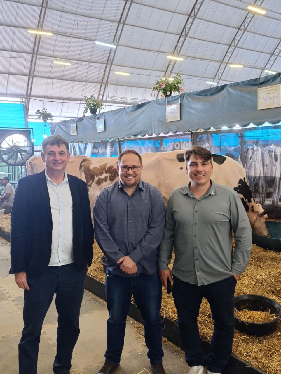 Comitiva de São Miguel do Oeste realiza agenda técnica em Castro (PR) focada em agronegócio