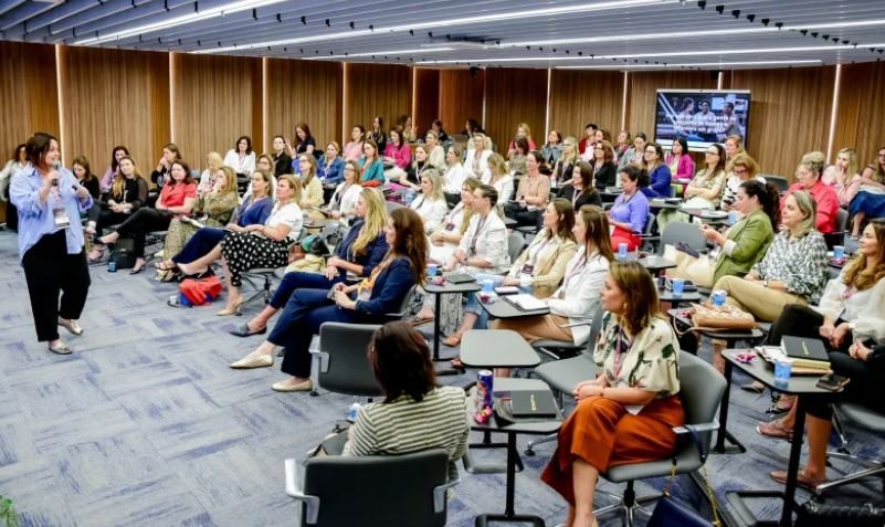 Evento Elas Lideram discute liderança feminina na indústria catarinense