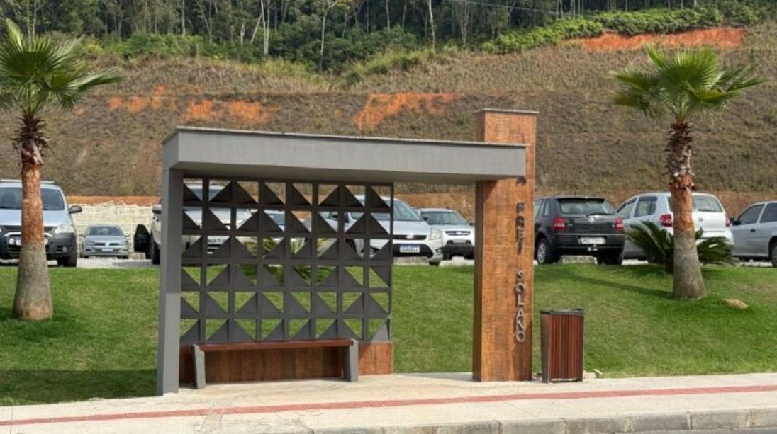 Gaspar instala 18 novos abrigos de ônibus para conforto e segurança dos passageiros