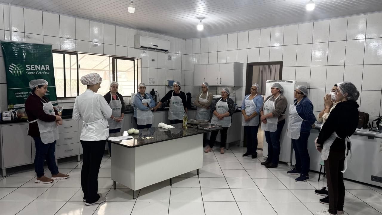 Curso de culinária à base de peixe incentiva inovação na merenda escolar