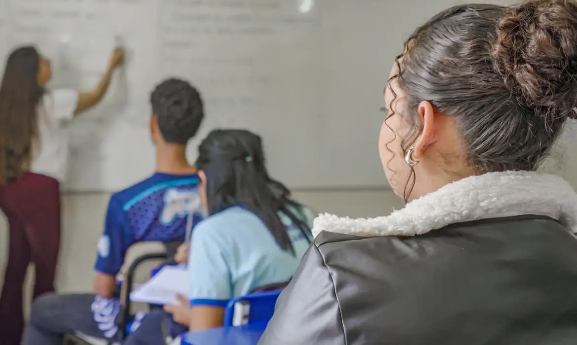 Ideb 2025 registra maior avanço da educação básica em 20 anos, aponta MEC