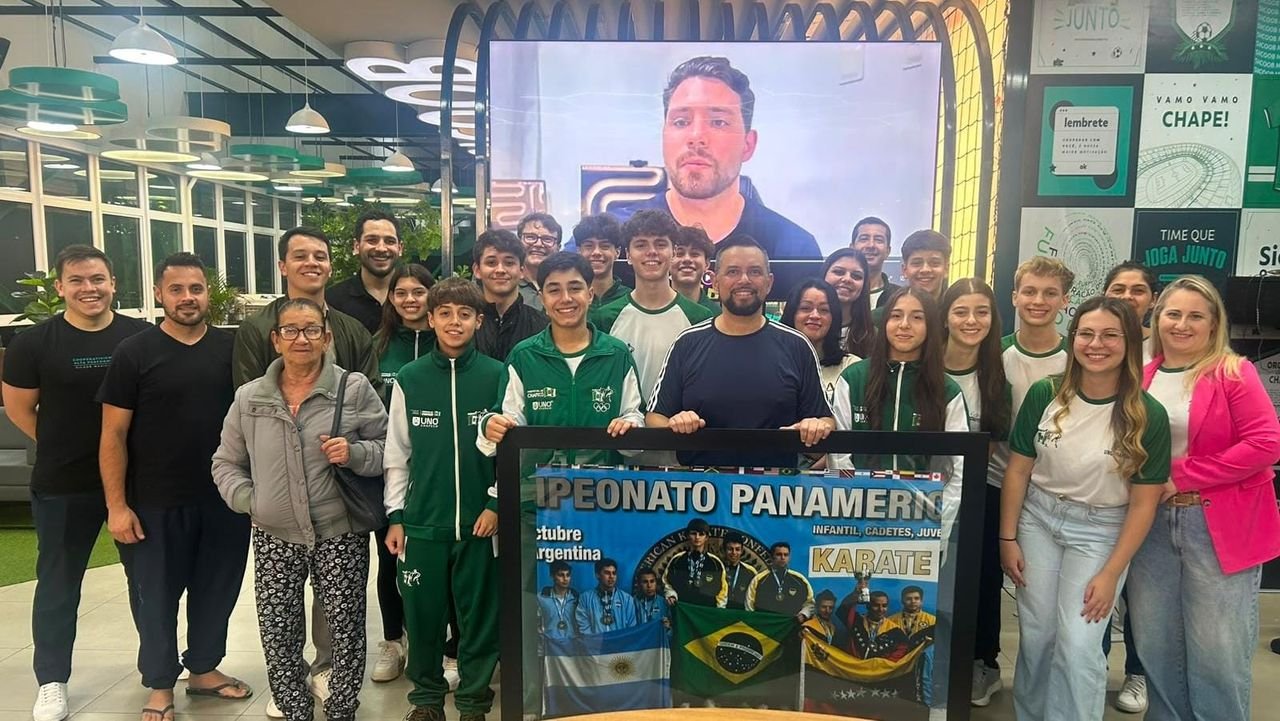 Karatê de Chapecó homenageia Antonio Rodrigues por título Pan-Americano de 2013