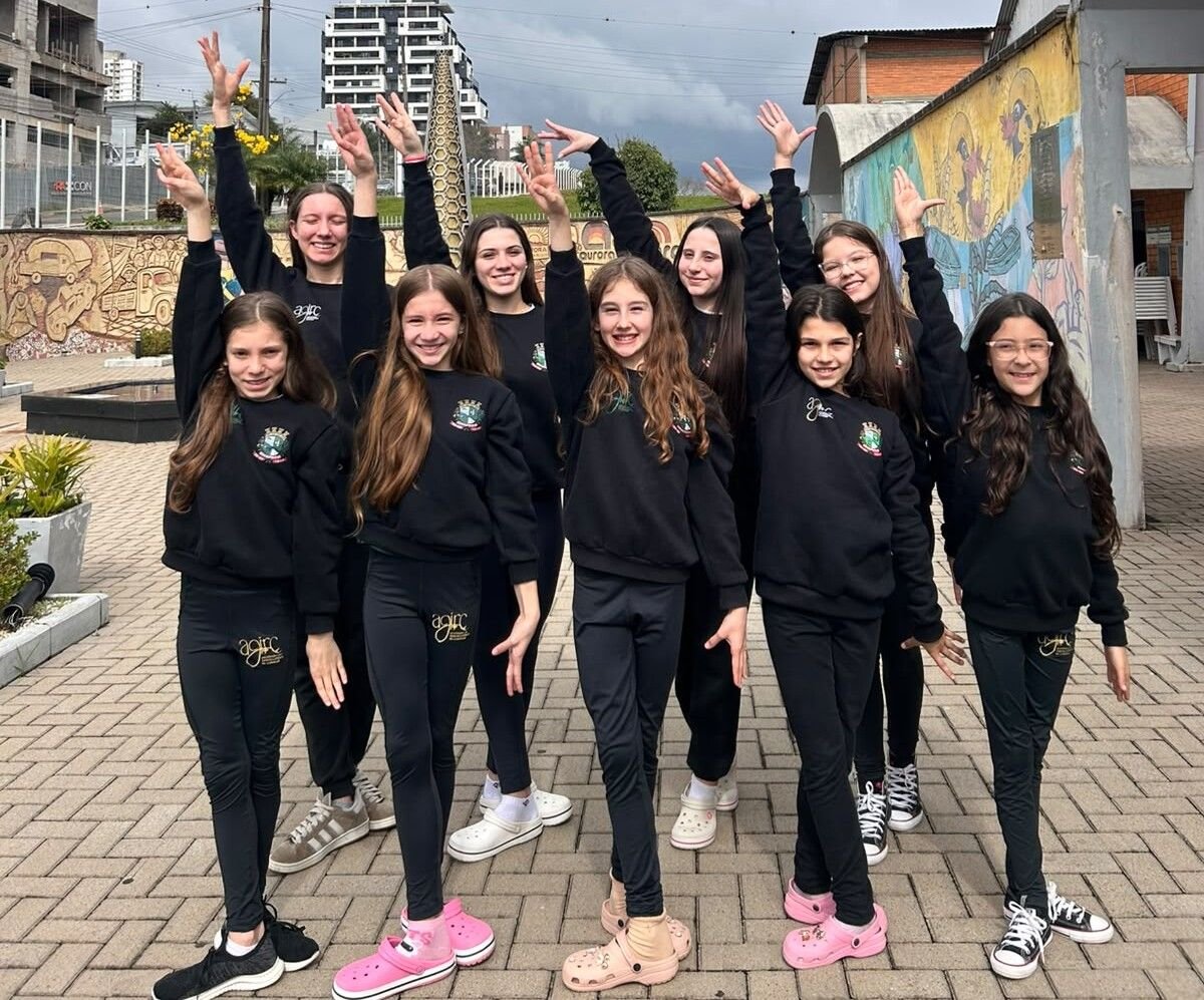 Ginastas de Chapecó competem em torneios estaduais de ginástica rítmica em Florianópolis