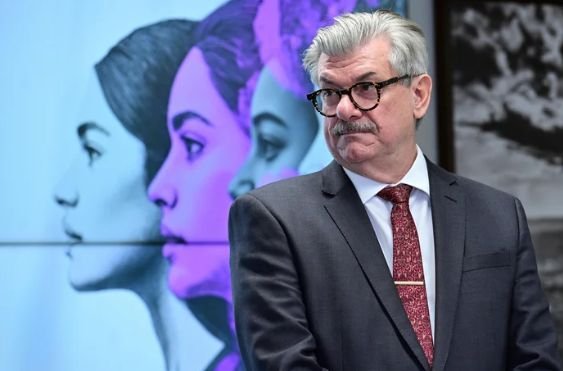 STJ condena ministro Marco Buzzi por assédio sexual e determina perda do cargo