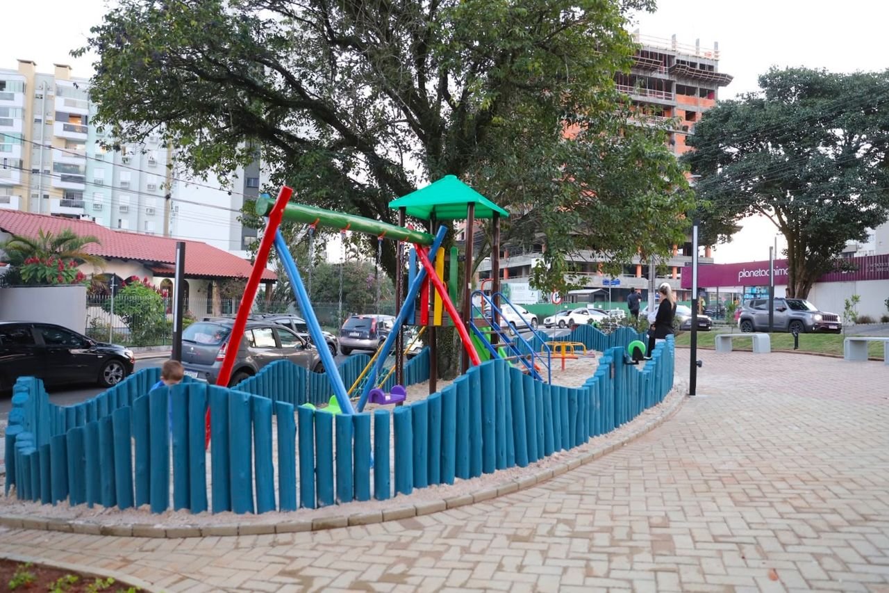 Criciúma revitaliza Praça Vilmar Zózimo Peixoto no bairro Santa Bárbara
