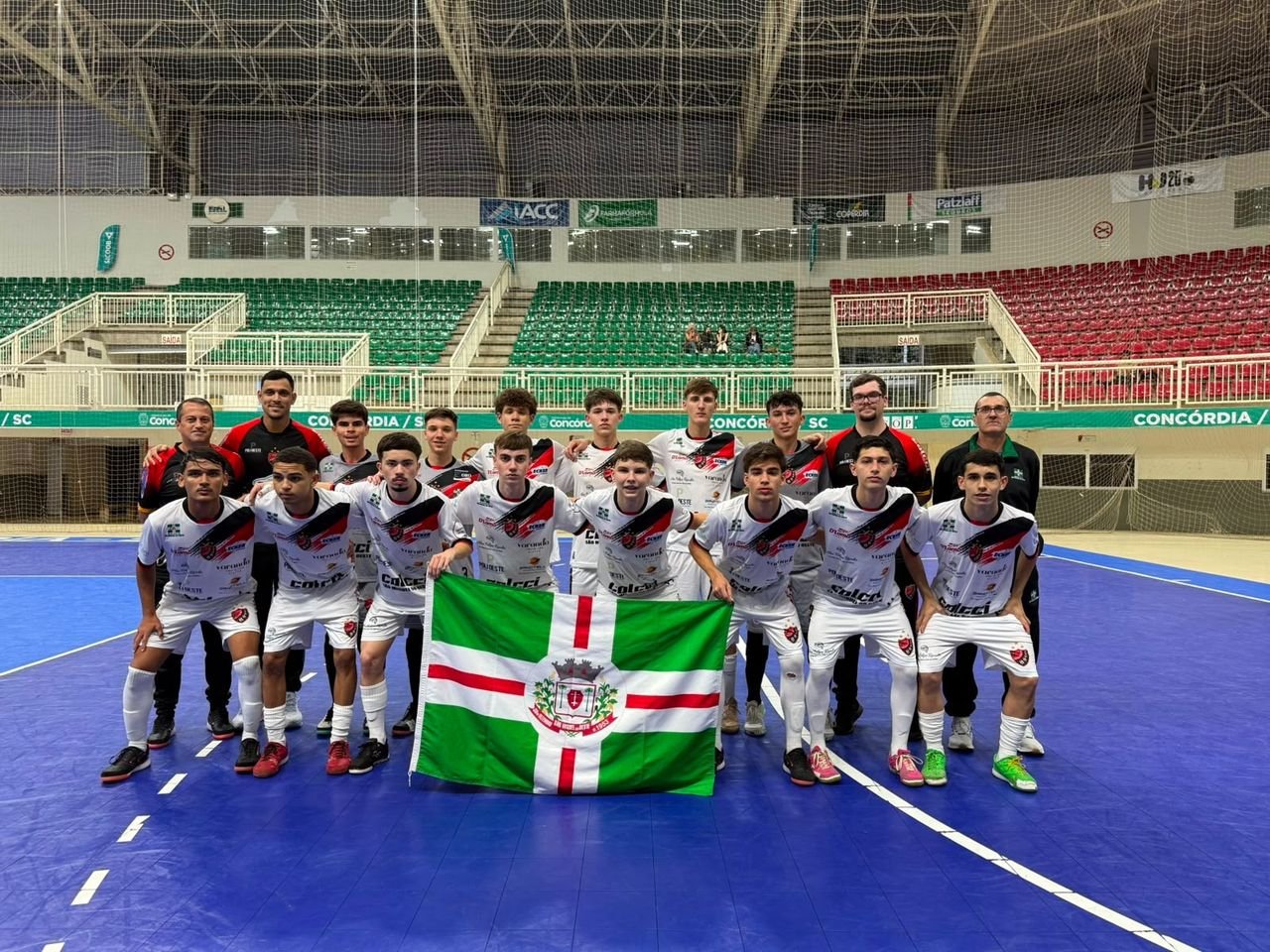 São Miguel do Oeste conquista título regional da OLESC no Futsal