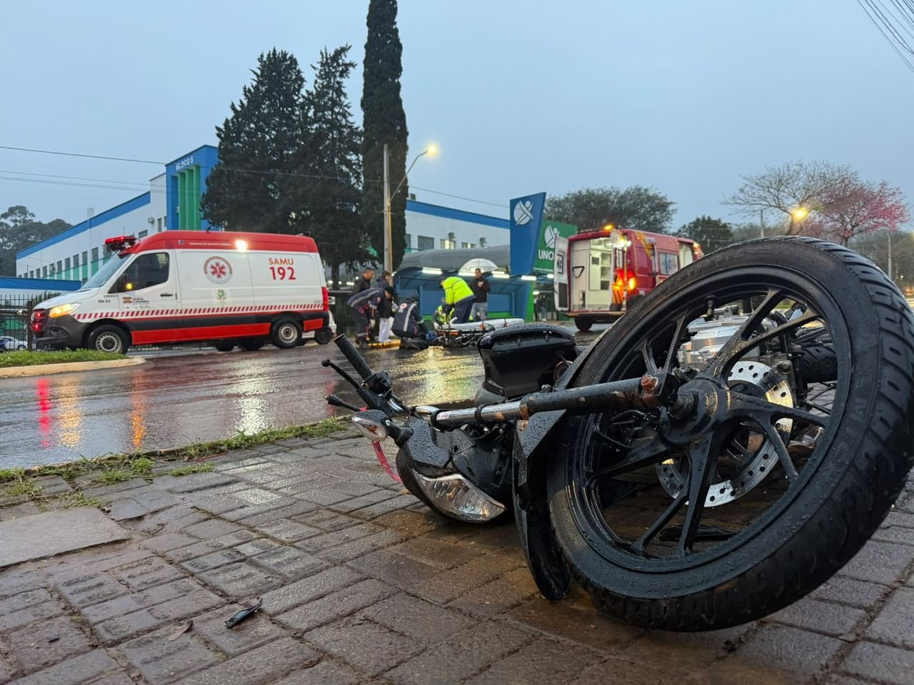 Motociclista fica ferido em colisão com carro em Chapecó