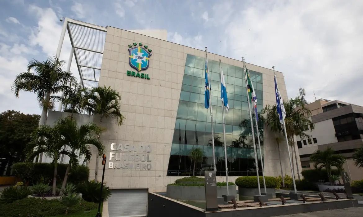 CBF aprova novas regras para aumentar tempo de bola rolando no futebol brasileiro