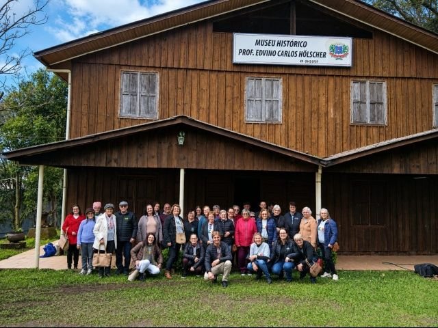 Grupo de Idosos de Bom Jesus do Oeste visita pontos turísticos de Guaraciaba