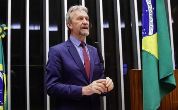 Deputado Pedro Uczai é hospitalizado após mal-estar durante reunião