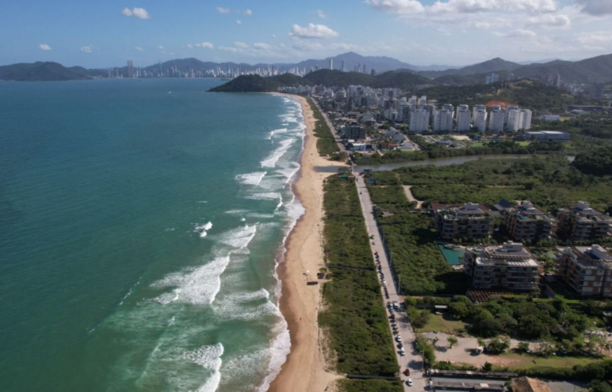 Itajaí e Aprobrava formalizam projetos para seis obras na Praia Brava