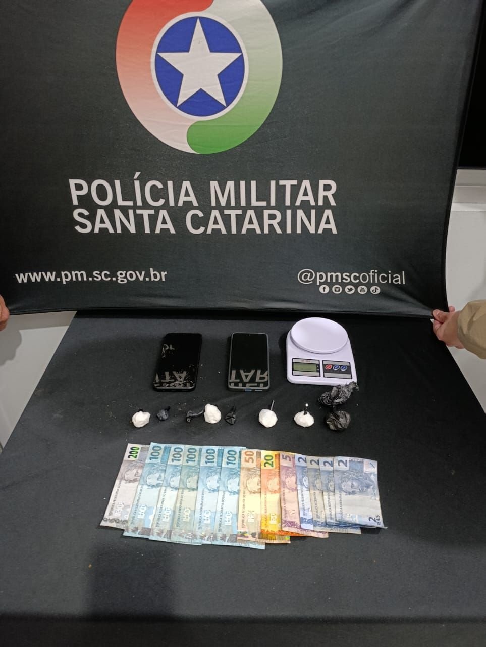 Polícia Militar apreende cocaína e materiais ligados ao tráfico em São Miguel do Oeste