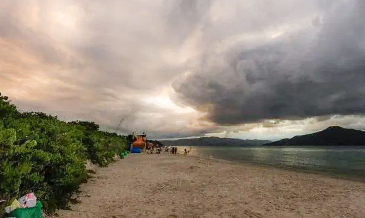 Alerta de perigo para chuva e ventos intensos no Sul do Brasil