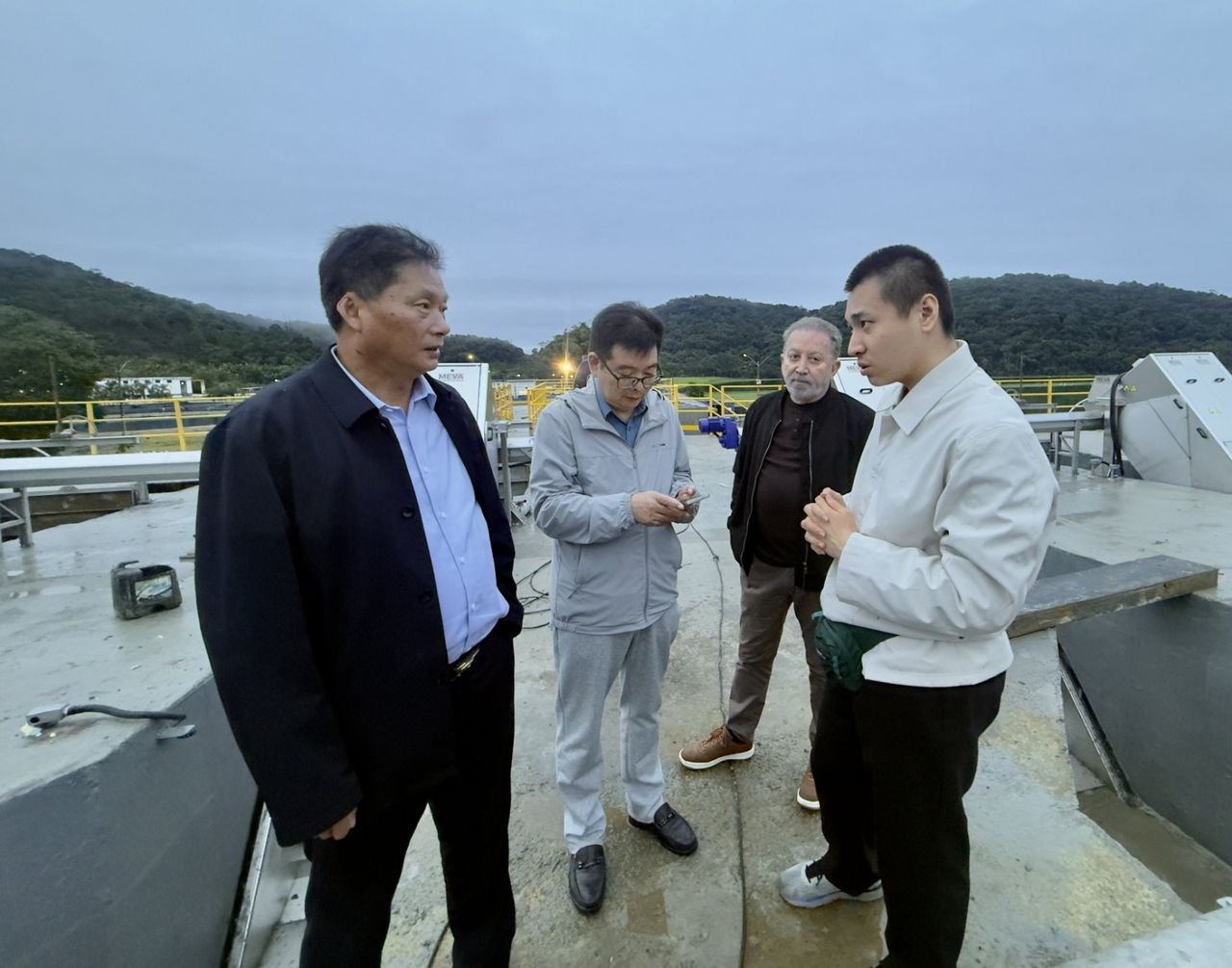 Empresários chineses visitam Estação de Tratamento de Esgoto em Balneário Camboriú