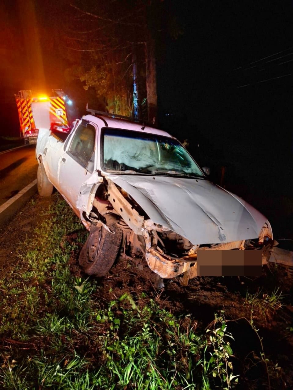 Motorista perde controle e colide com Ford Courier na SC-452 em Monte Carlo