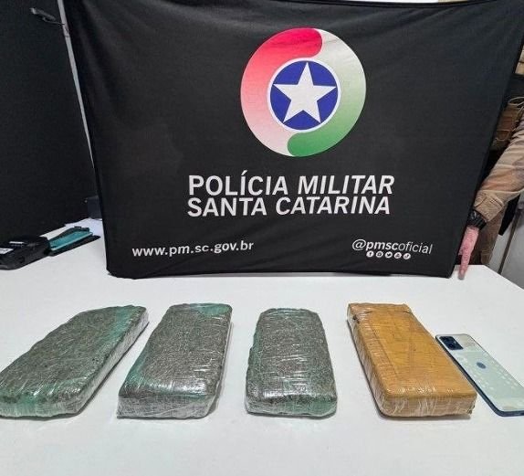 Dois homens são presos com mais de 3 quilos de maconha em Chapecó