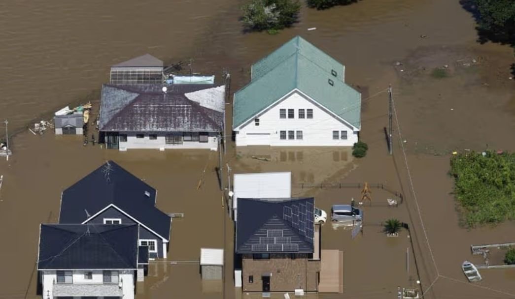 Chuva recorde em Chiba, Japão, causa mortes e alagamentos