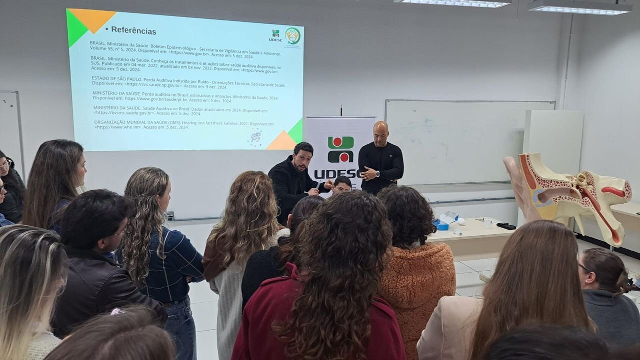 Capacitação de enfermeiros amplia lavagem auricular em Chapecó