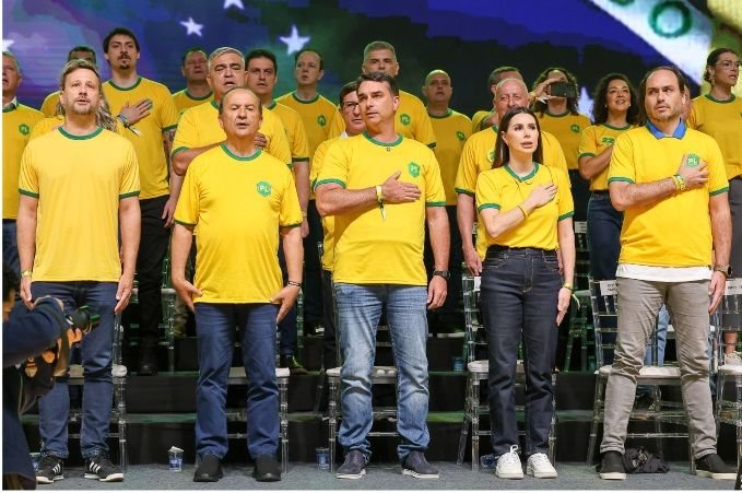Jorginho Mello e Adriano Silva inauguram comitê eleitoral em Joinville