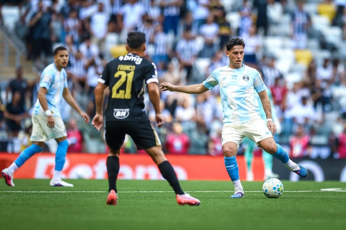 Grêmio é goleado pelo Atlético-MG em partida do Brasileirão