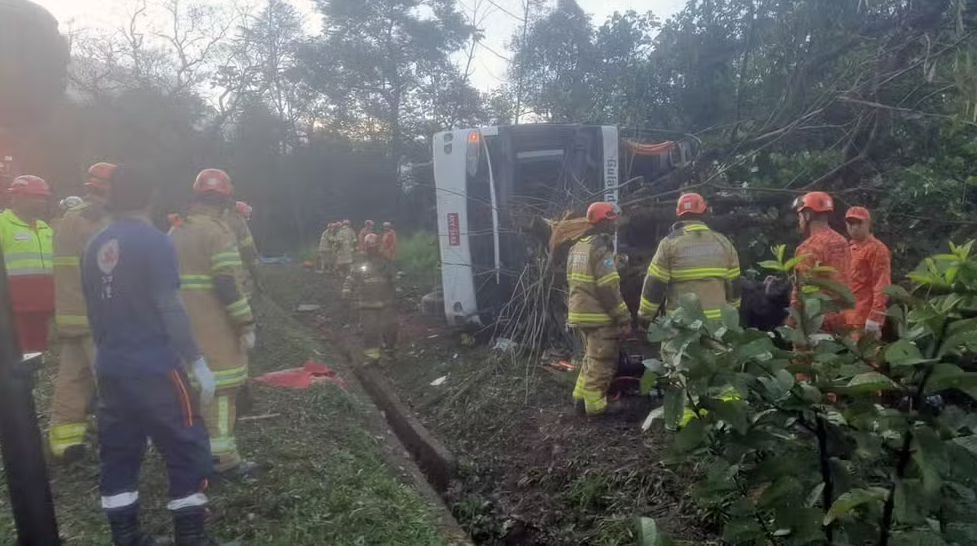 Acidente com ônibus em Petrópolis deixa ao menos 10 mortos